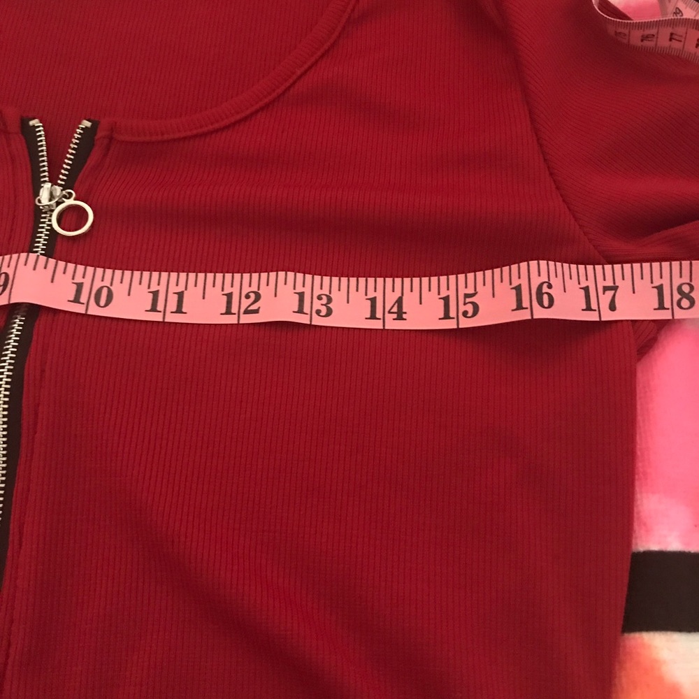 ❤️SEXY RED CROPPED TOP WITH SILVER ZIPPER❤️ - Picture 4 of 6
